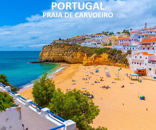 Algarve kust met rotsbaaien